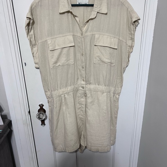 Abercrombie short sleeve Utility romper - Picture 2 of 4